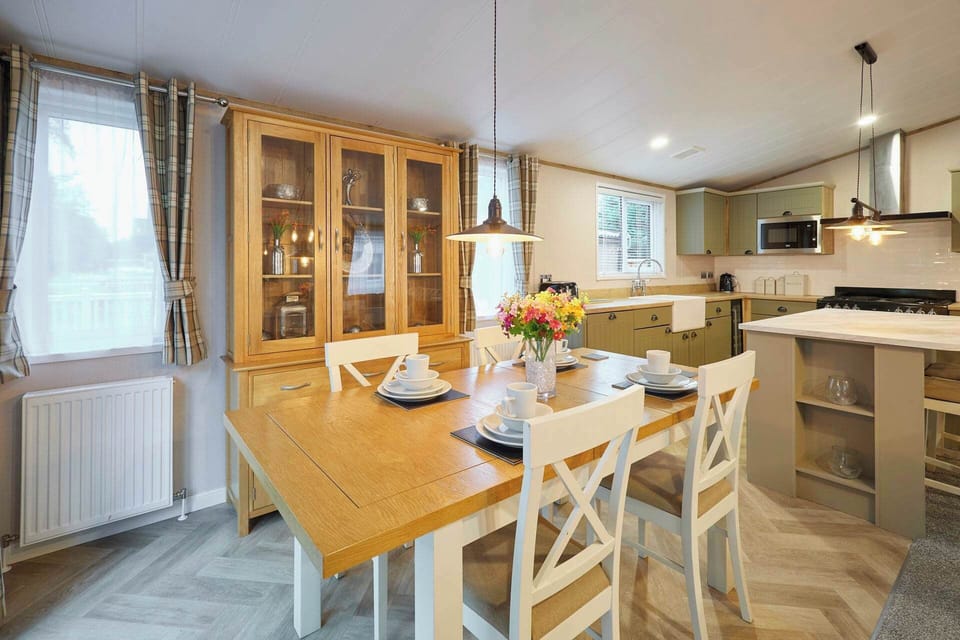 Foxglove Lodge, Allerthorpe Golf & Country Park, York - Host & Stay