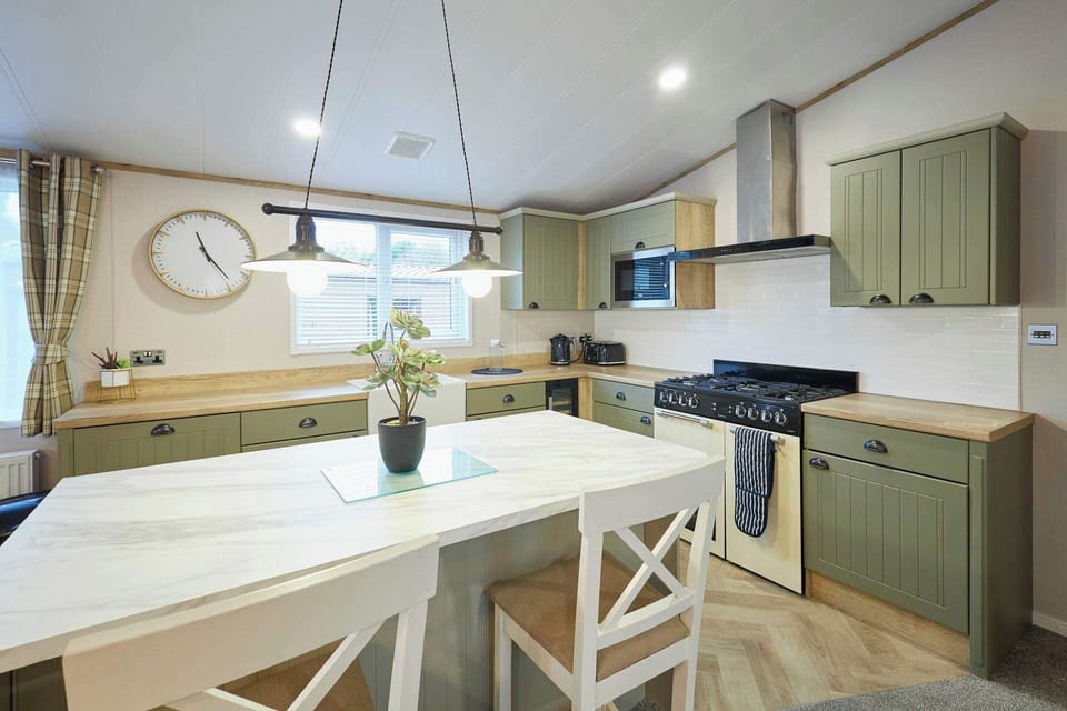 Barakah Lodge,  Allerthorpe Golf & Country Park, York - Host & Stay