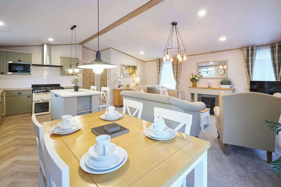 Barakah Lodge,  Allerthorpe Golf & Country Park, York - Host & Stay