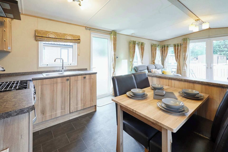 Brooksbank Lodge,  Allerthorpe Golf & Country Park, York - Host & Stay