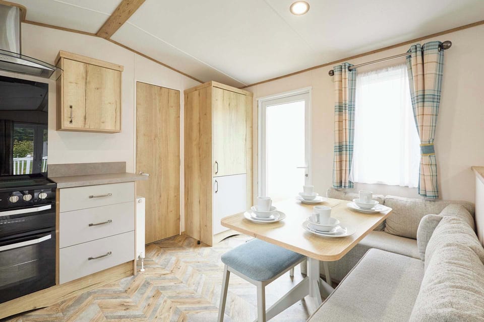 Squirrel Lodge,  Allerthorpe Golf & Country Park, York - Host & Stay
