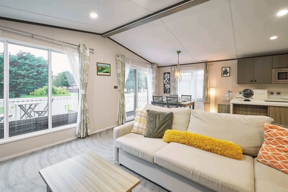 Gleneagles Lodge ,Allerthorpe Golf & Country Park, York - Host & Stay