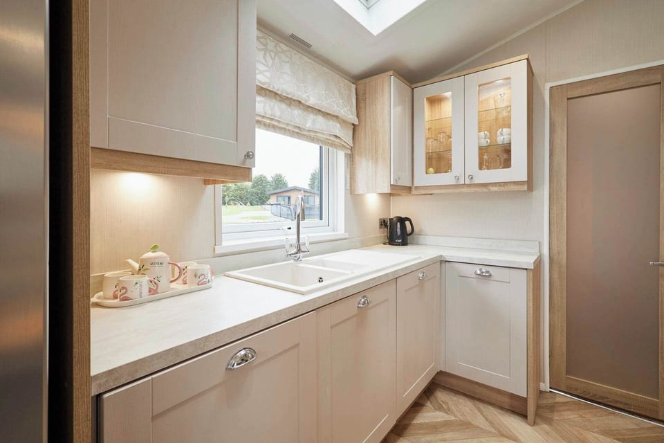 Flamingo Lodge, Allerthorpe Golf & Country Park, York - Host & Stay
