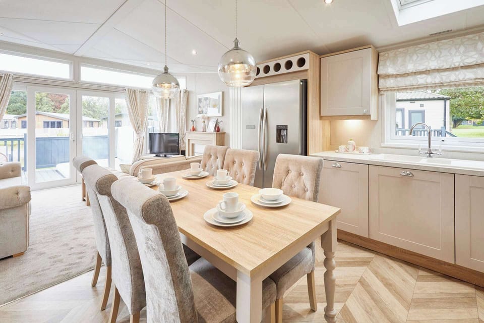 Flamingo Lodge, Allerthorpe Golf & Country Park, York - Host & Stay