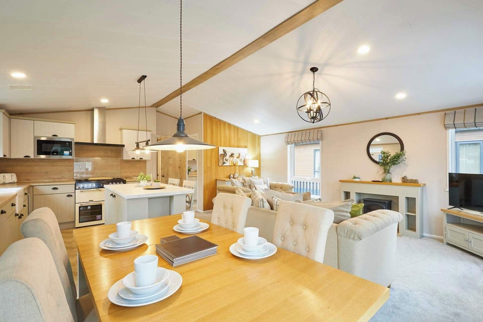 Luna Lodge, Allerthorpe Golf & Country Park, York - Host & Stay