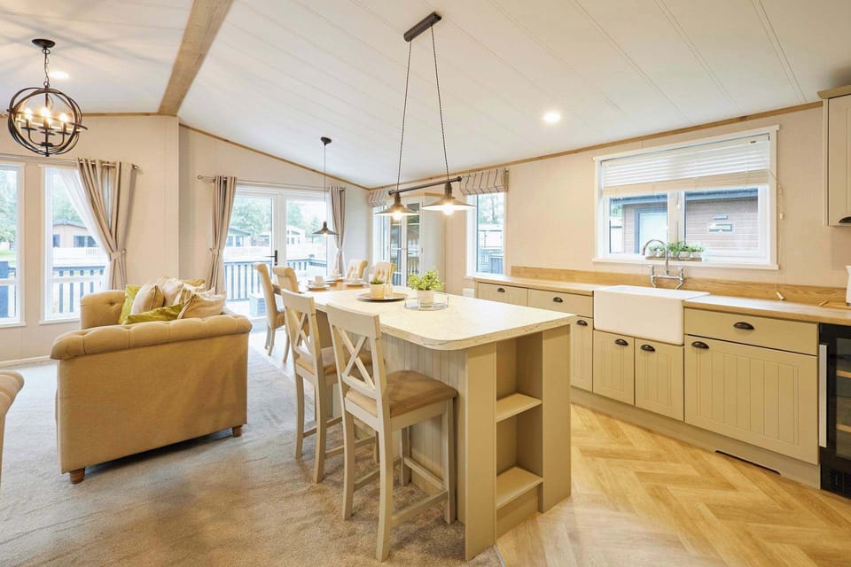 Luna Lodge, Allerthorpe Golf & Country Park, York - Host & Stay