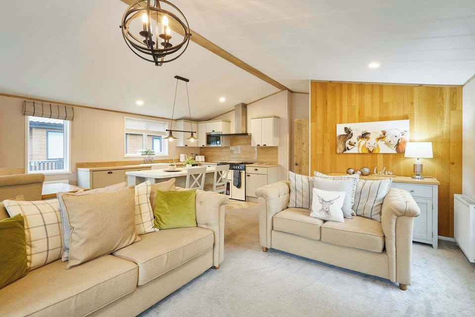 Luna Lodge, Allerthorpe Golf & Country Park, York - Host & Stay