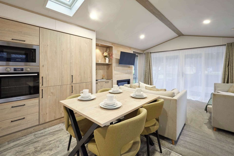 Fir Tree Lodge, Allerthorpe Golf & Country Park, York - Host & Stay