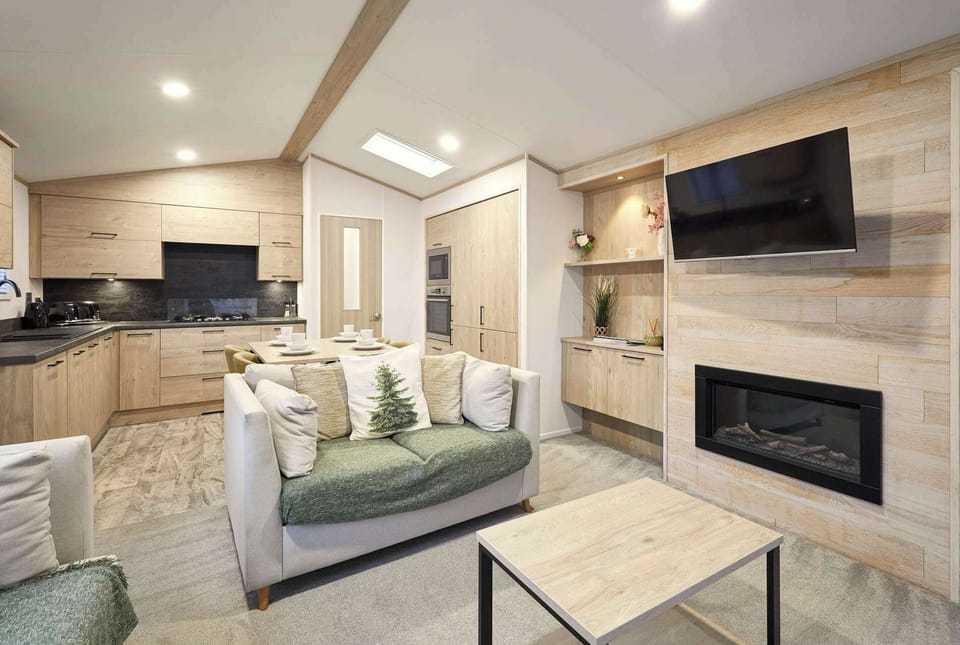 Fir Tree Lodge, Allerthorpe Golf & Country Park, York - Host & Stay