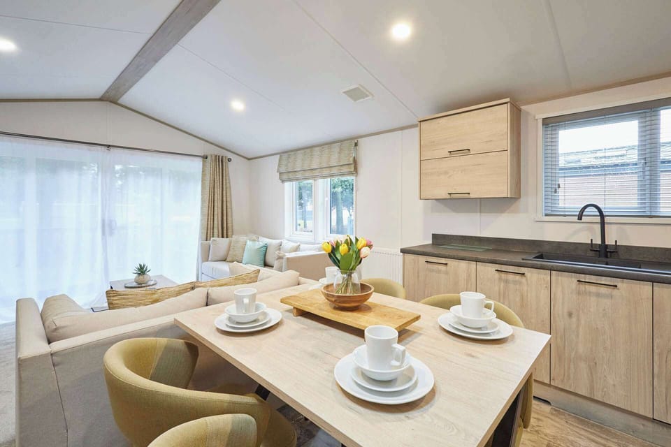 Wag Tail Lodge, Allerthorpe Golf & Country Park, York - Host & Stay