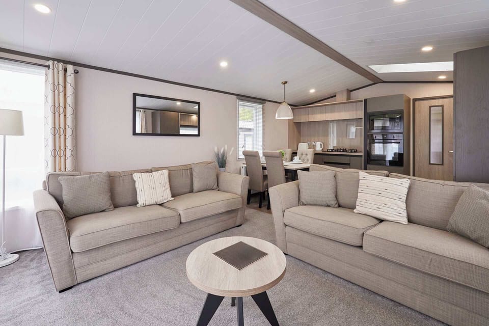 Royal Pines Lodge, Allerthorpe Golf & Country Park, York - Host & Stay