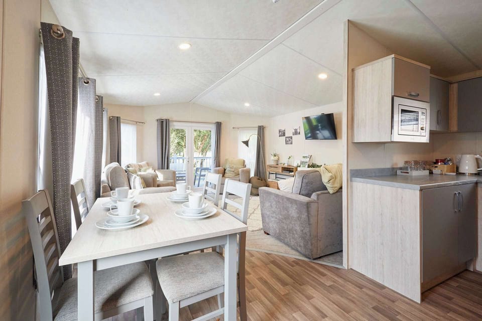 Pine Lodge, Allerthorpe Golf & Country Park, York - Host & Stay