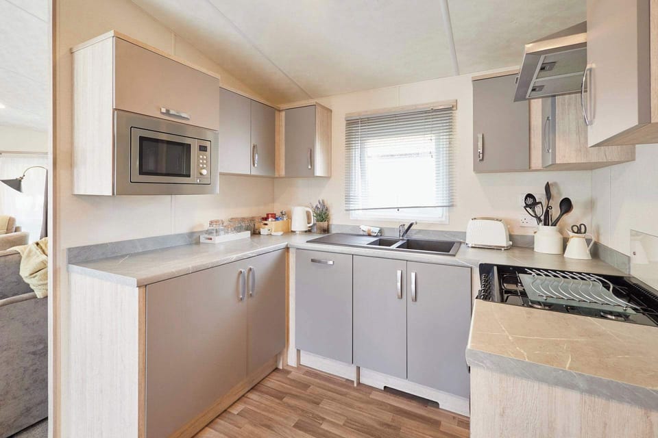 Pine Lodge, Allerthorpe Golf & Country Park, York - Host & Stay
