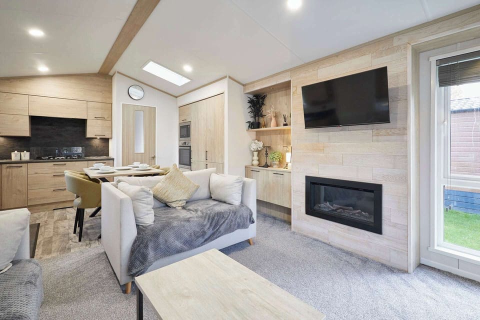 Hideaway Retreat, Allerthorpe Golf & Country Park, York - Host & Stay