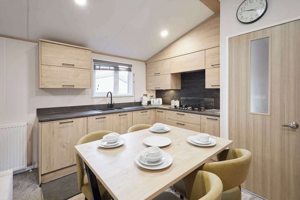 Hideaway Retreat, Allerthorpe Golf & Country Park, York - Host & Stay