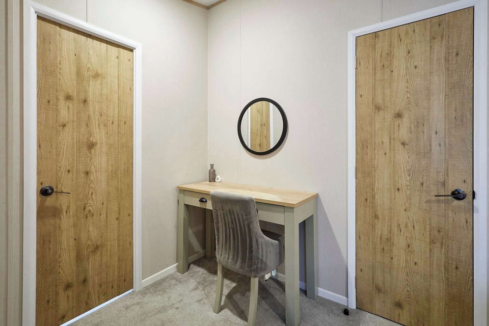 Grace Louise Retreat, Allerthorpe Golf & Country Park, York - Host & Stay