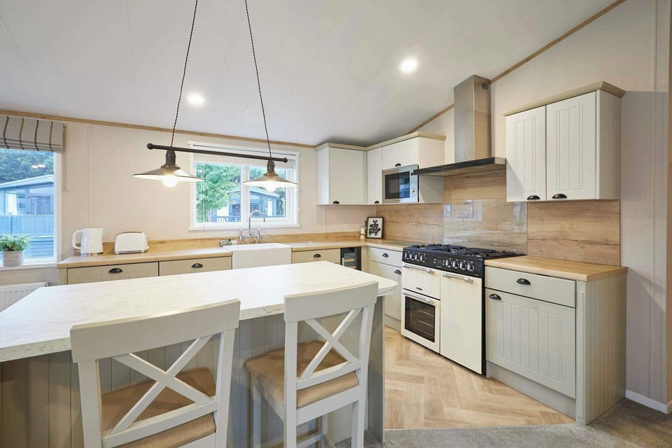Grace Louise Retreat, Allerthorpe Golf & Country Park, York - Host & Stay