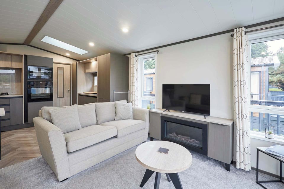 Field View Lodge, Allerthorpe Golf & Country Park, York - Host & Stay