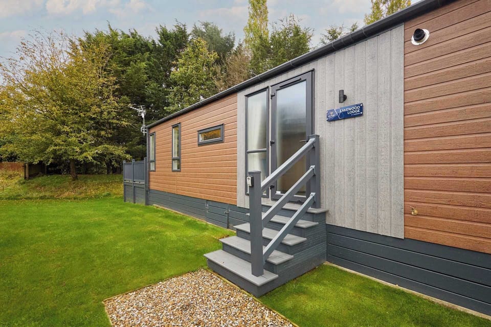 23 Sandy Lane, Allerthrope Golf & Country Park, York - Host & Stay 
