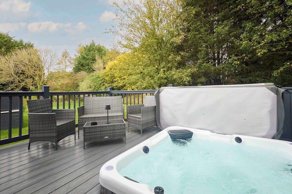 23 Sandy Lane, Allerthrope Golf & Country Park, York - Host & Stay 