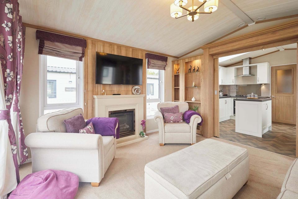 Lakeview Winter,  Allerthorpe Golf & Country Park, York - Host & Stay