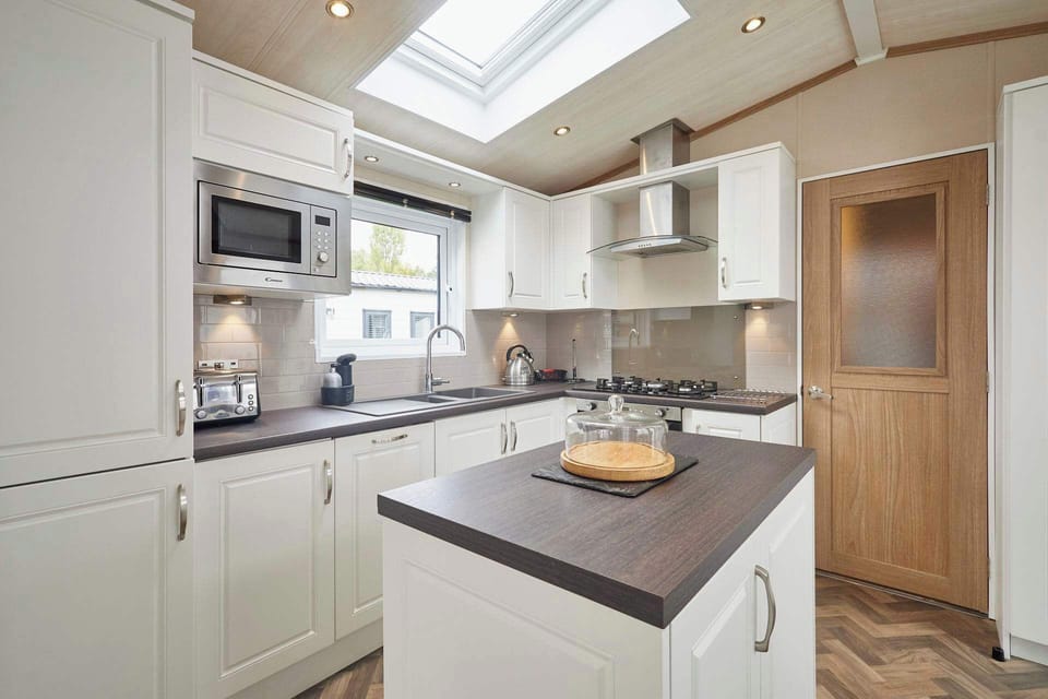 Lakeview Winter,  Allerthorpe Golf & Country Park, York - Host & Stay