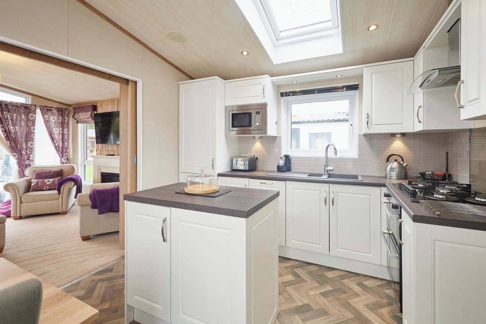Lakeview Winter,  Allerthorpe Golf & Country Park, York - Host & Stay