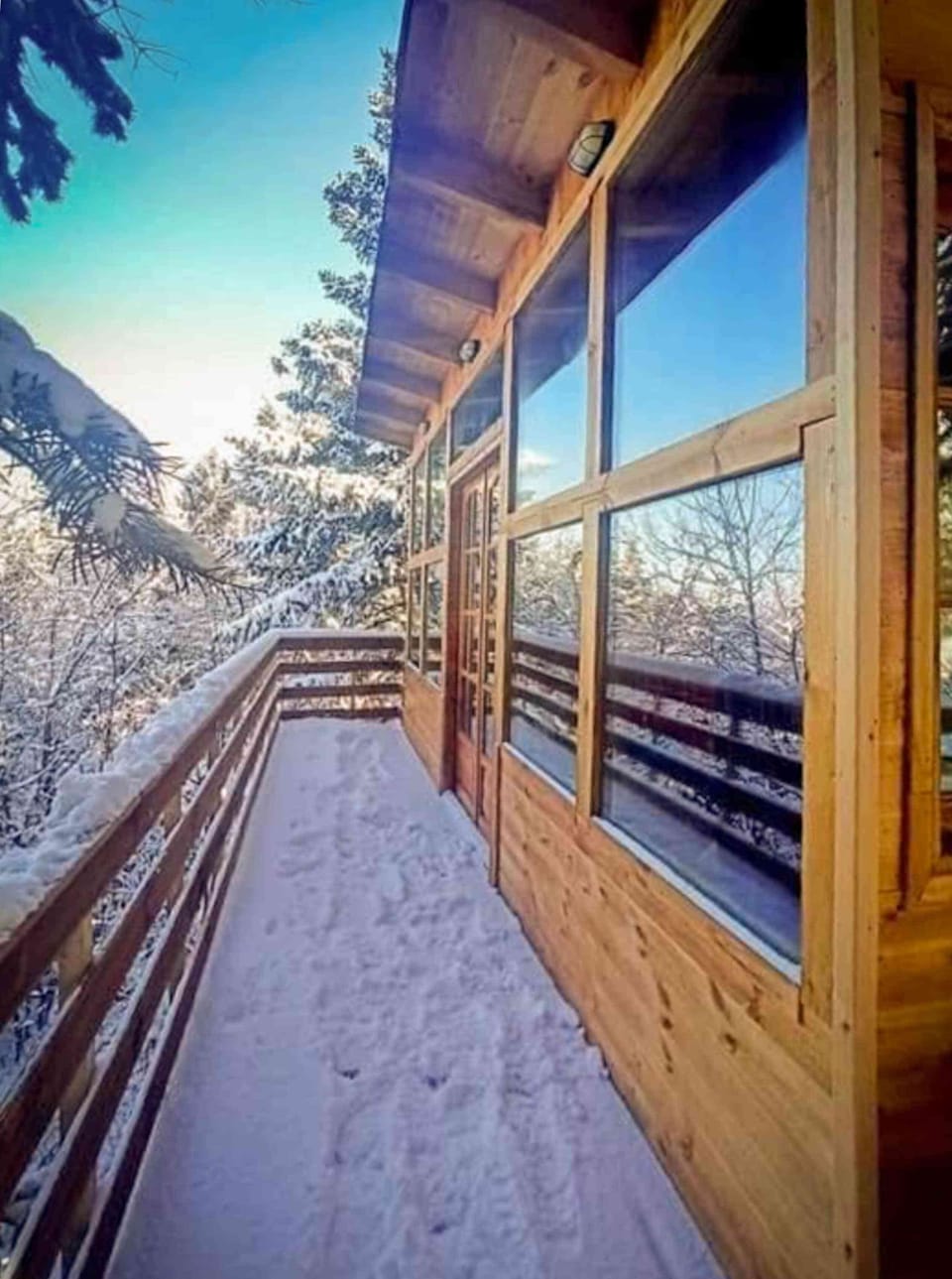 Panoramic views from the wooden terrace.