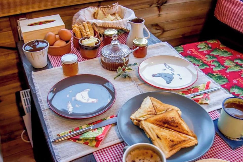 Start your morning with a freshly prepared breakfast in our on-site restaurant.