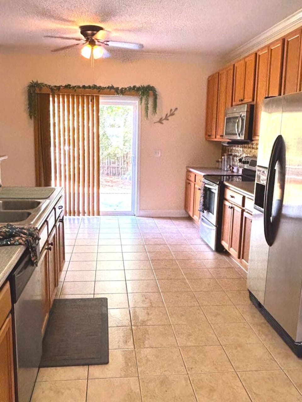 Cook up a storm in the fully equipped Mediterranean style kitchen with shades of gold.