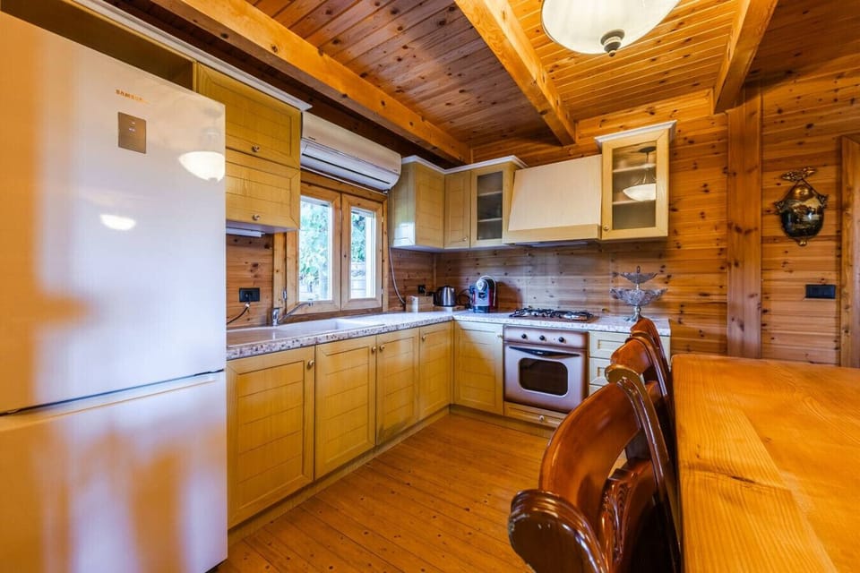 Fully-equipped kitchen