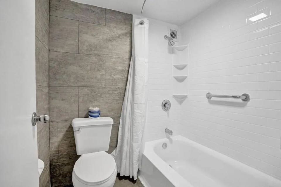 Enjoy a simple, spotless bath with a full tub surround.