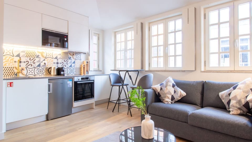 Sleek kitchen meets stylish lounge—perfect for relaxed meals or catching up on your favourite shows after exploring Porto. #ModernLiving #DesignStudio