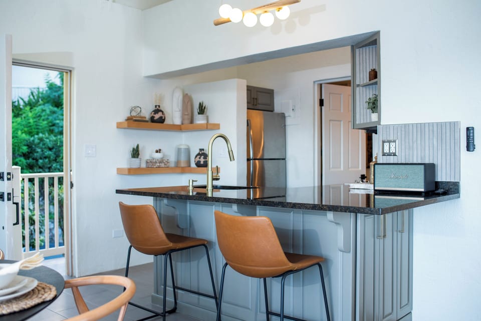 Bar with 2 additional chairs 