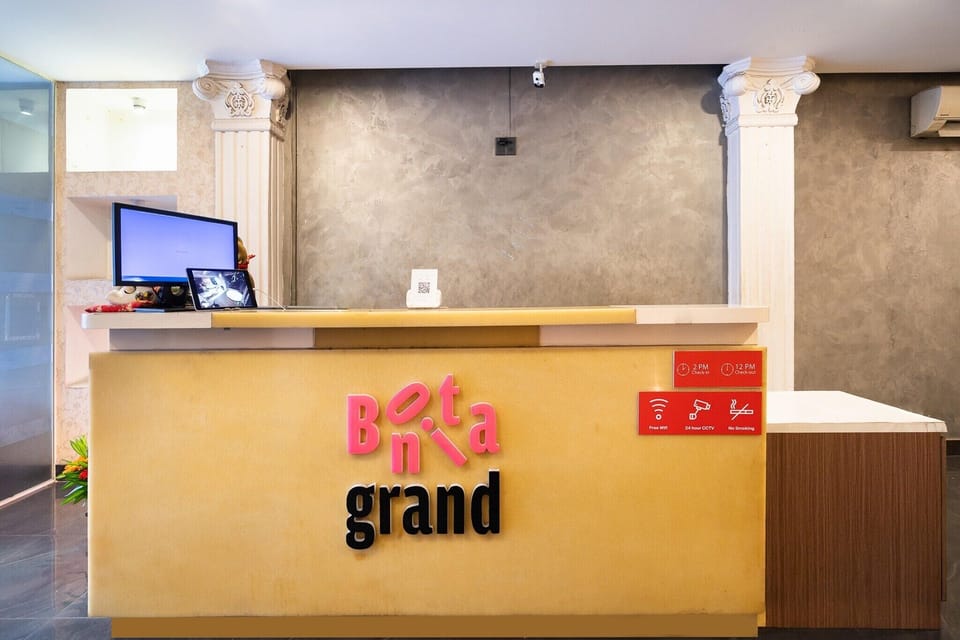 Entrance / Reception