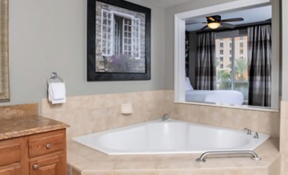 Master Bath Jetted Tub