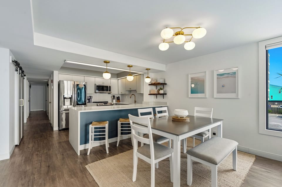 Dining and eat-in bar seating