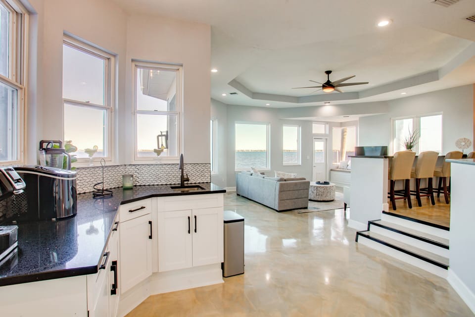 Wet Bar | 1st Floor