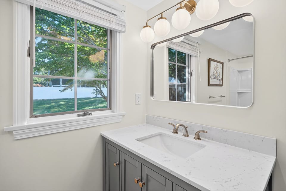 Full bathroom - newly renovated