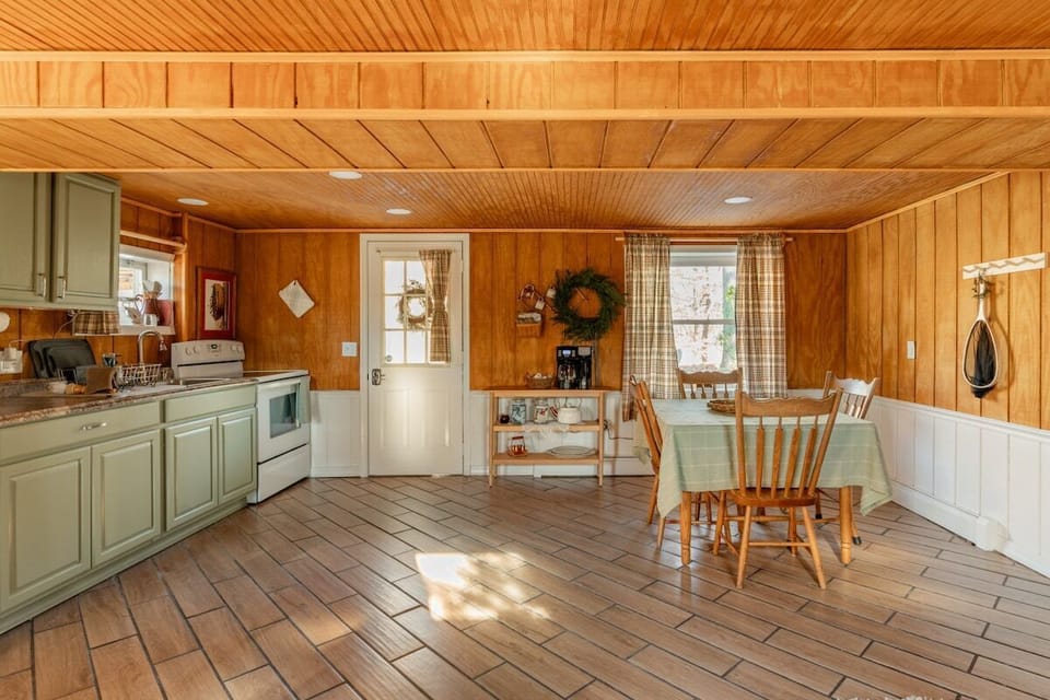 9MoechlinLn,Jonestown_8