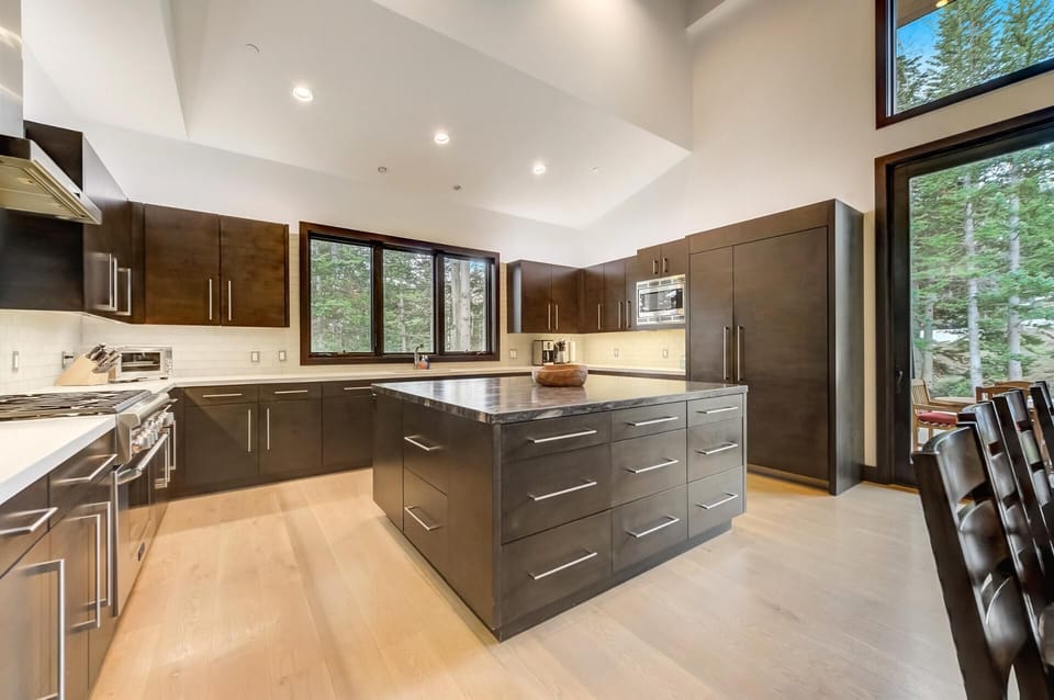 Sleek design meets function in your chef’s kitchen with island seating and open layout. PCO-184G