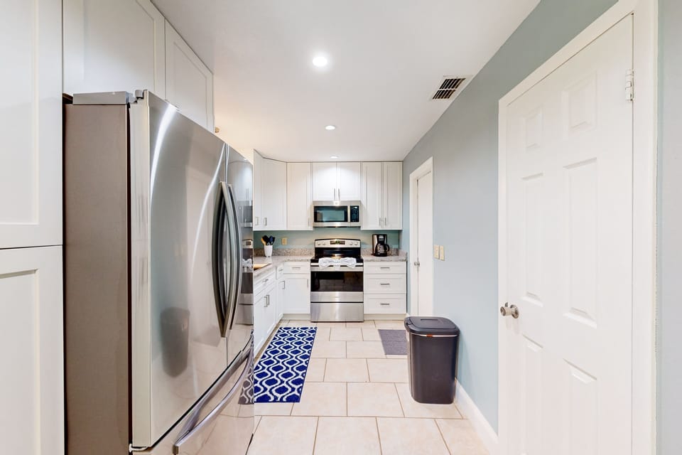 Fully equipped kitchen with everything you need to make your favorite meals!