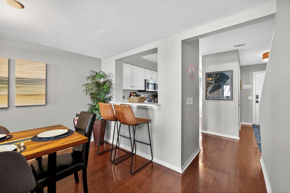 Breakfast bar with additional seating for 2