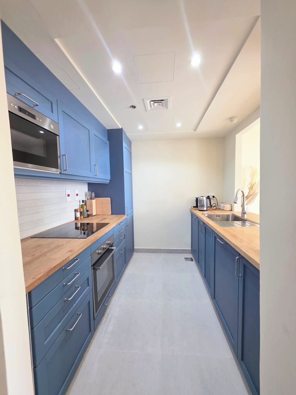 Full kitchen