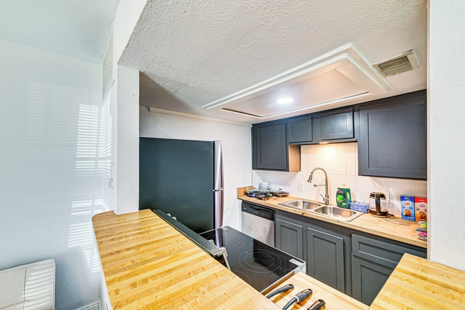 Kitchen | Cooking Basics | Dishwasher | Electric Kettle w/ Coffee & Tea