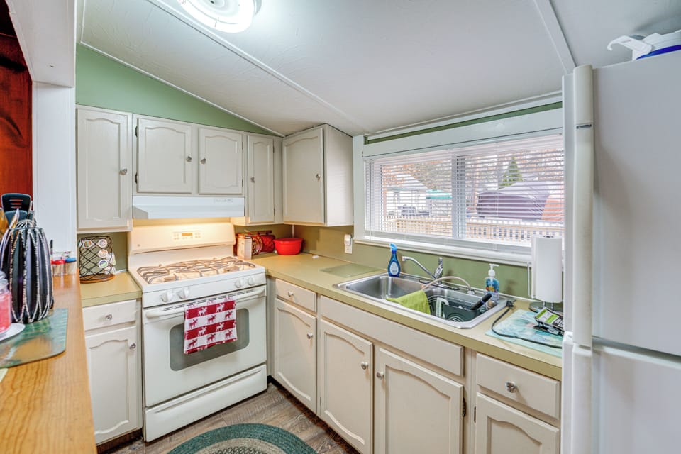 Kitchen | Drip Coffee Maker & Keurig