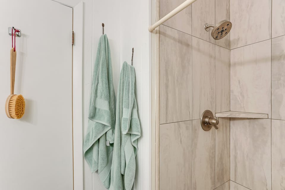 Full Bathroom | 2nd Floor