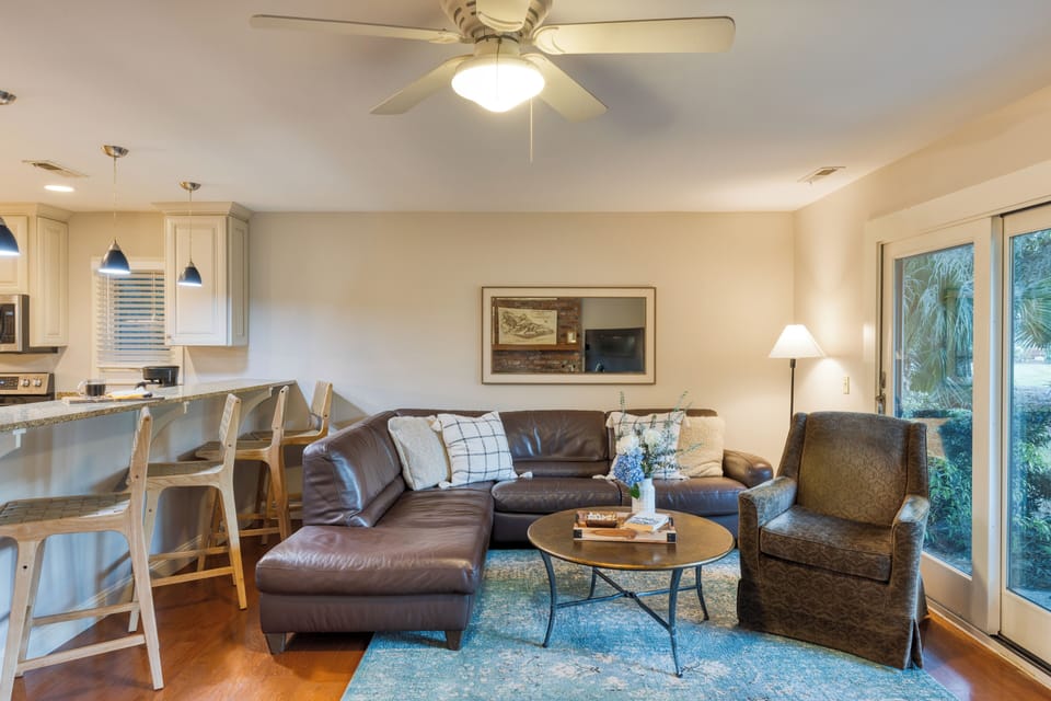 Secondary living room.