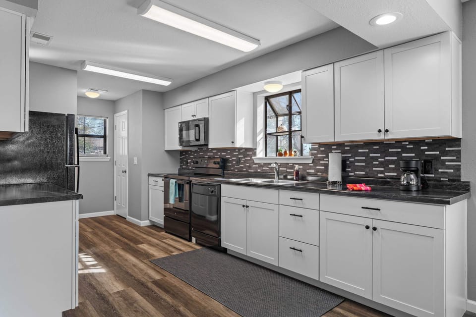 Kitchen equipped with full-size Appliances.