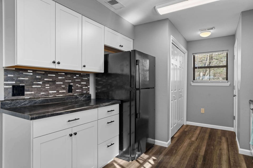 Kitchen offers all major Appliances.